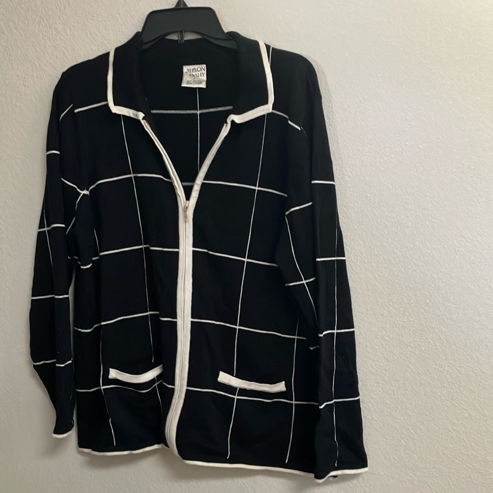 FINAL MARKDOWN Allison Daley zip front cardigan large